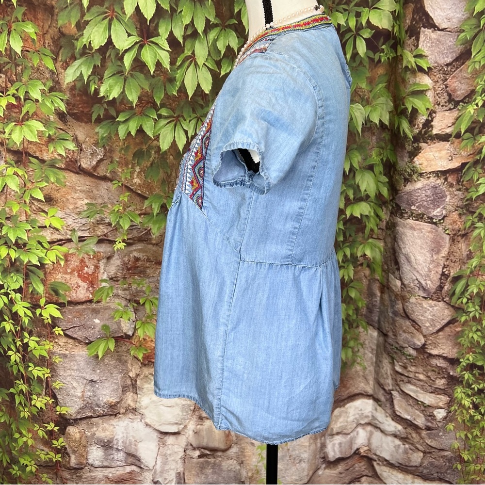 DENIM JEANS AND CASUALS Boho Coastal Chambray Shirt, S (Runs small) - Picture 5 of 11